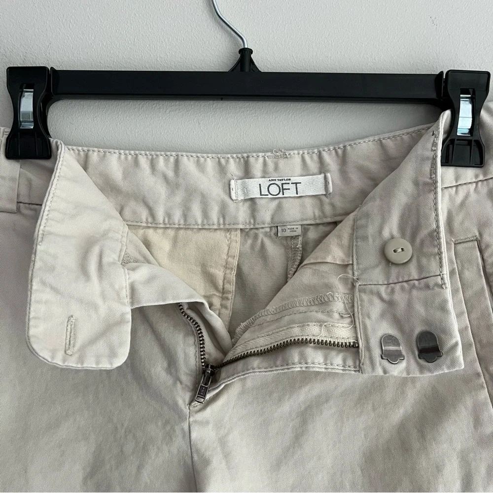 Ann Taylor LOFT Cream Women's Bermudas size 10